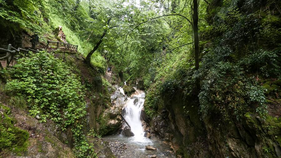 کبودوال، آبشاری در دل مخمل سبز